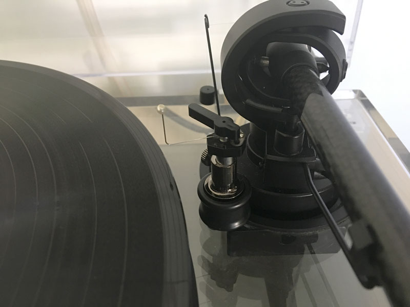 An automatic tonearm lifter to reduce stylus wear....
